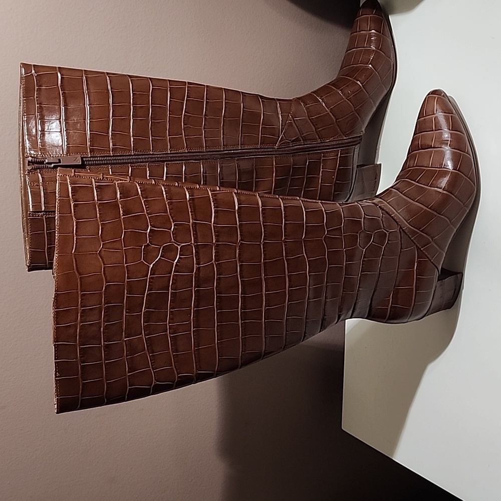 Womens size 4.5 wide calf Naturalizer brown boots